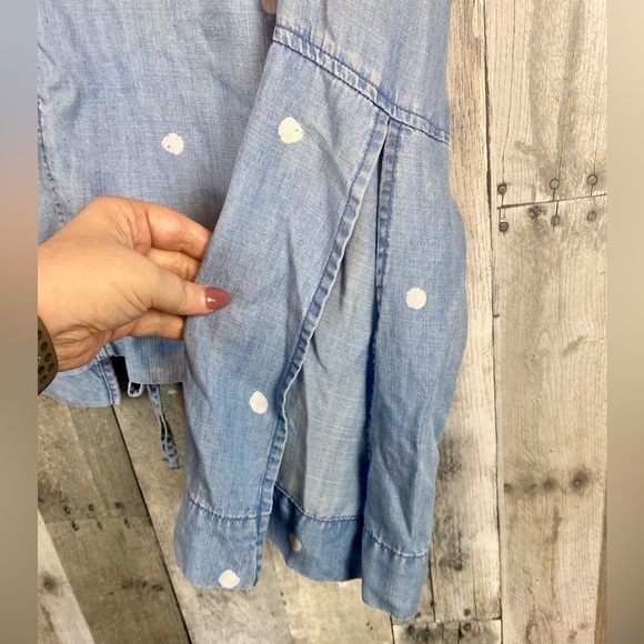 Cloth and Stone Chambray Dot Bow Tie Back Blouse in Blue Size XS. - Picture 4 of 8